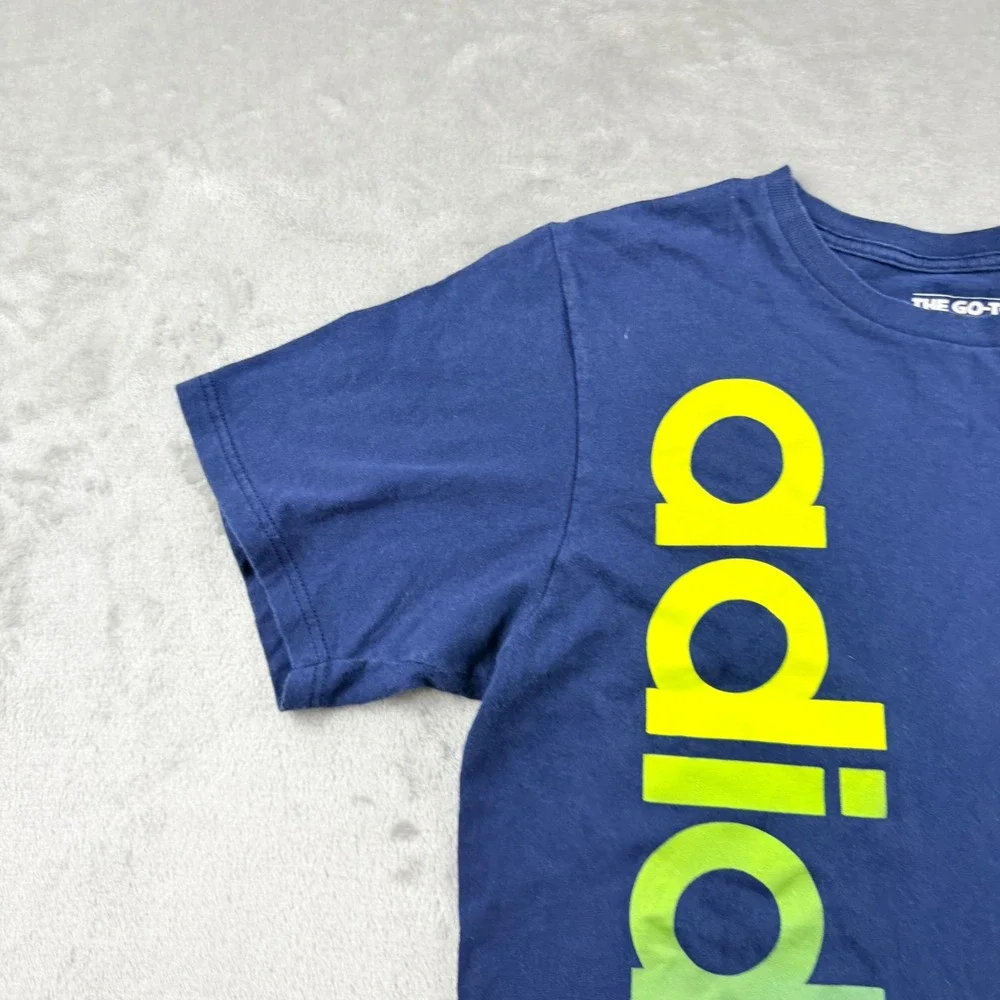 Adidas Men's Medium The Go-To Tee Navy Blue Vertical Logo Graphic T-Shirt